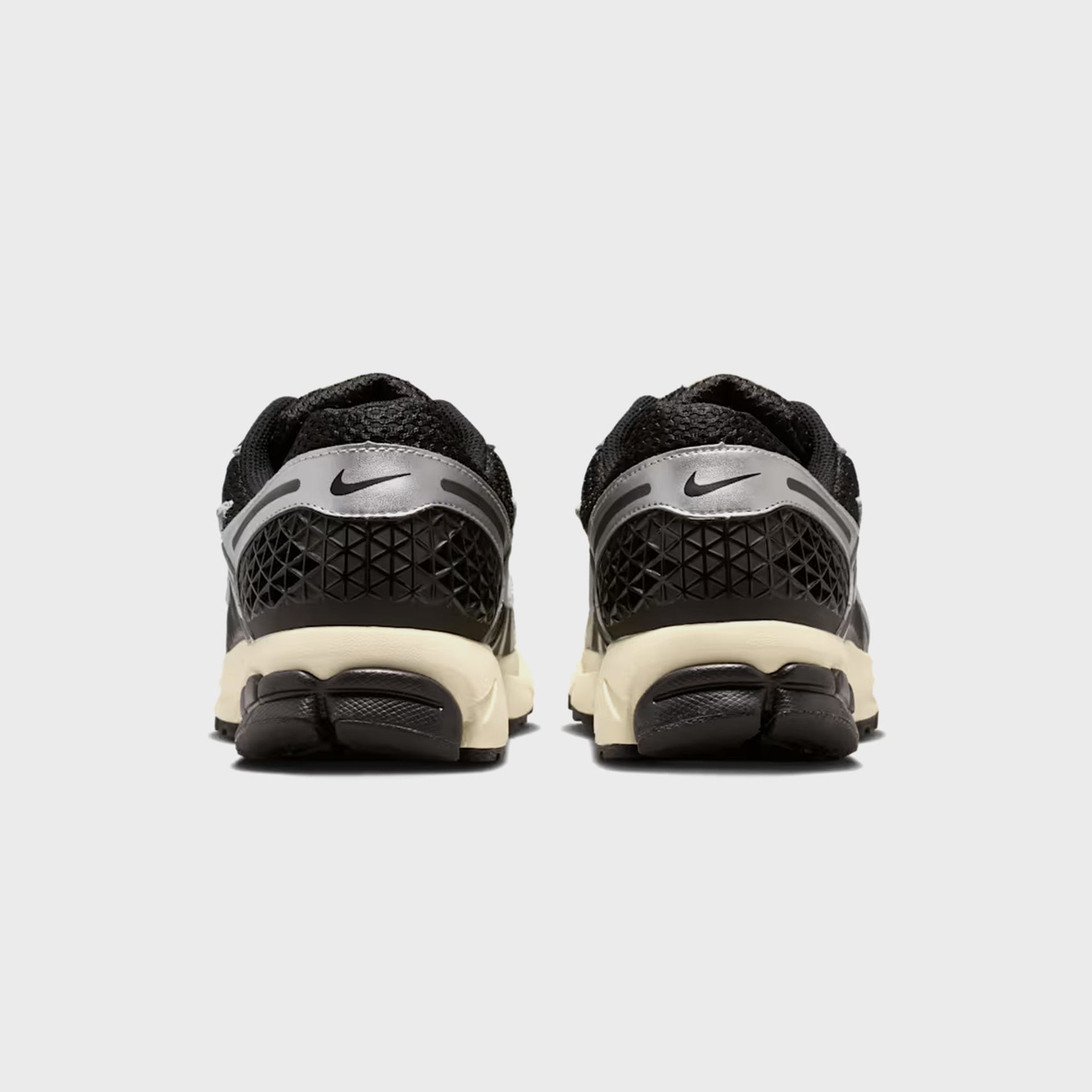 Nike Zoom Vomero 5 - Black / Metallic Silver / Coconut Milk / Chrome