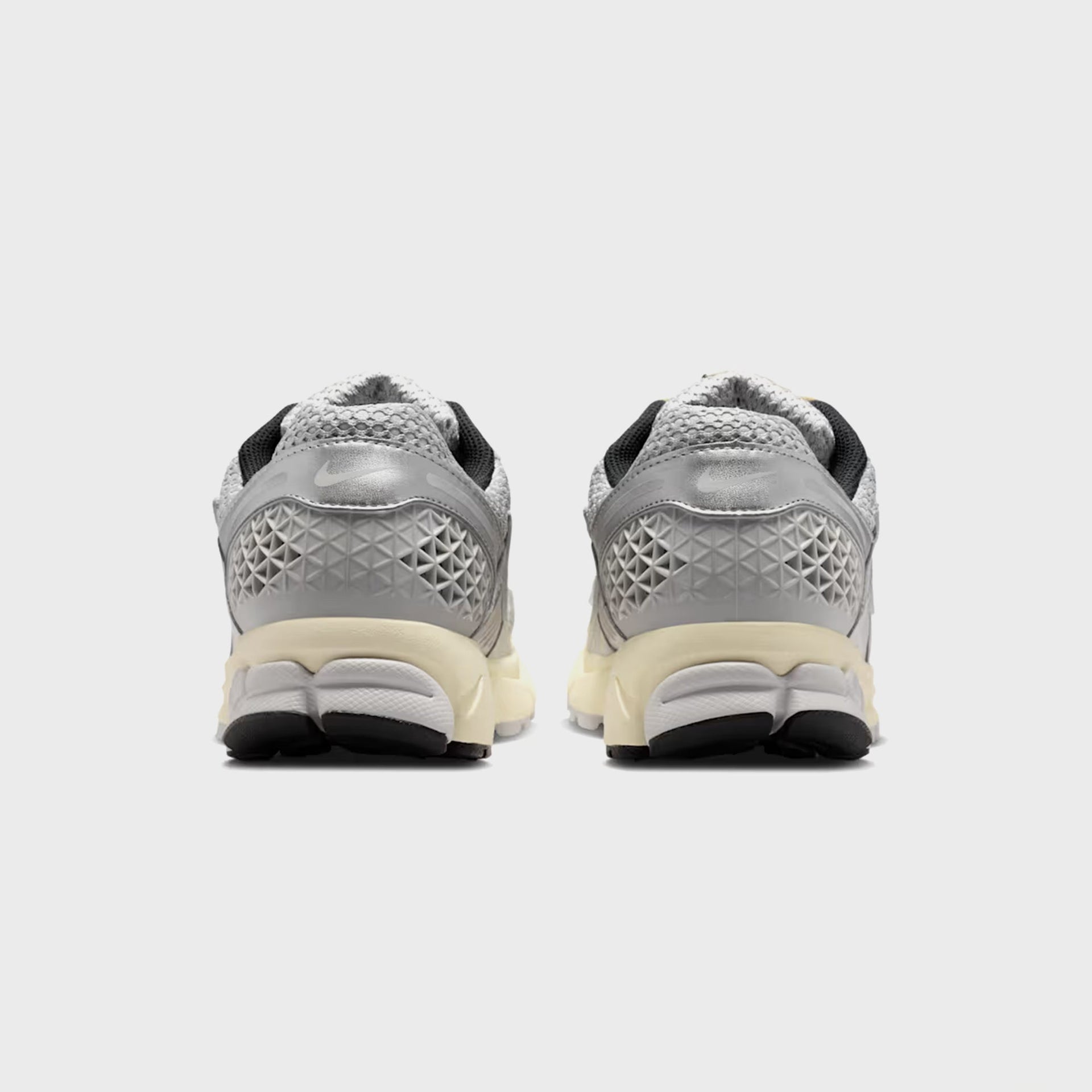 Nike Zoom Vomero 5 - Grey Fog / Chrome / Metallic Silver