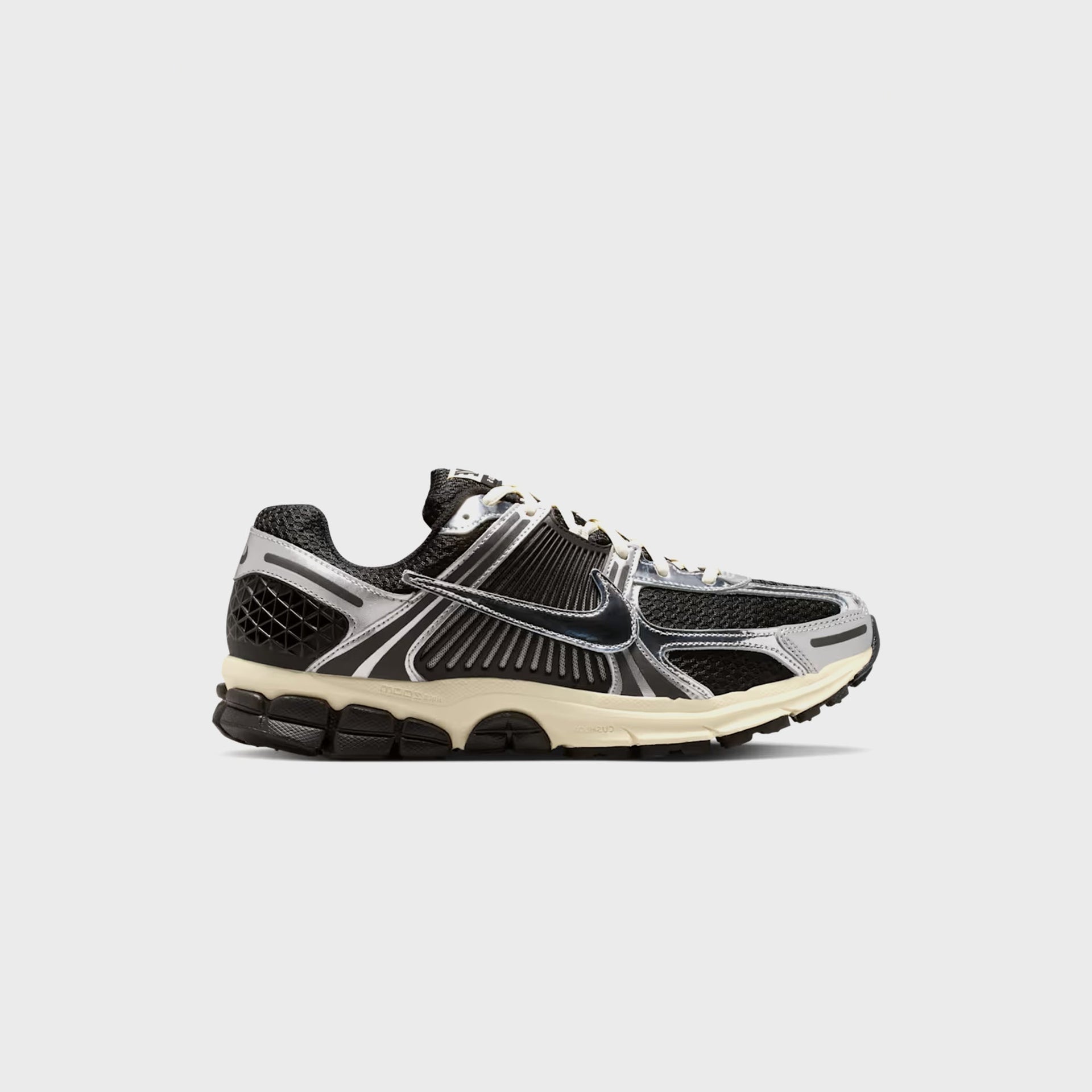 Nike Zoom Vomero 5 - Black / Metallic Silver / Coconut Milk / Chrome
