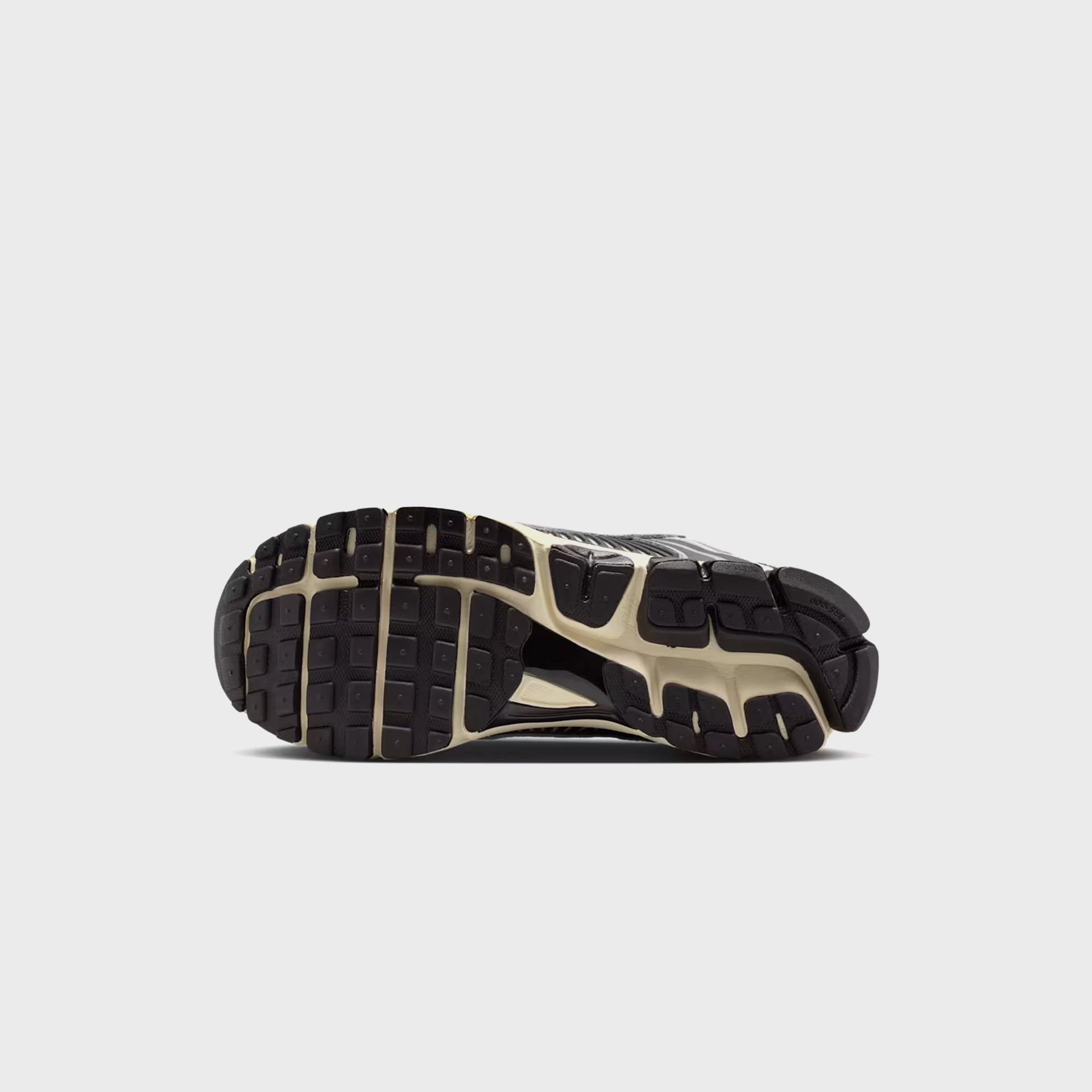 Nike Zoom Vomero 5 - Black / Metallic Silver / Coconut Milk / Chrome