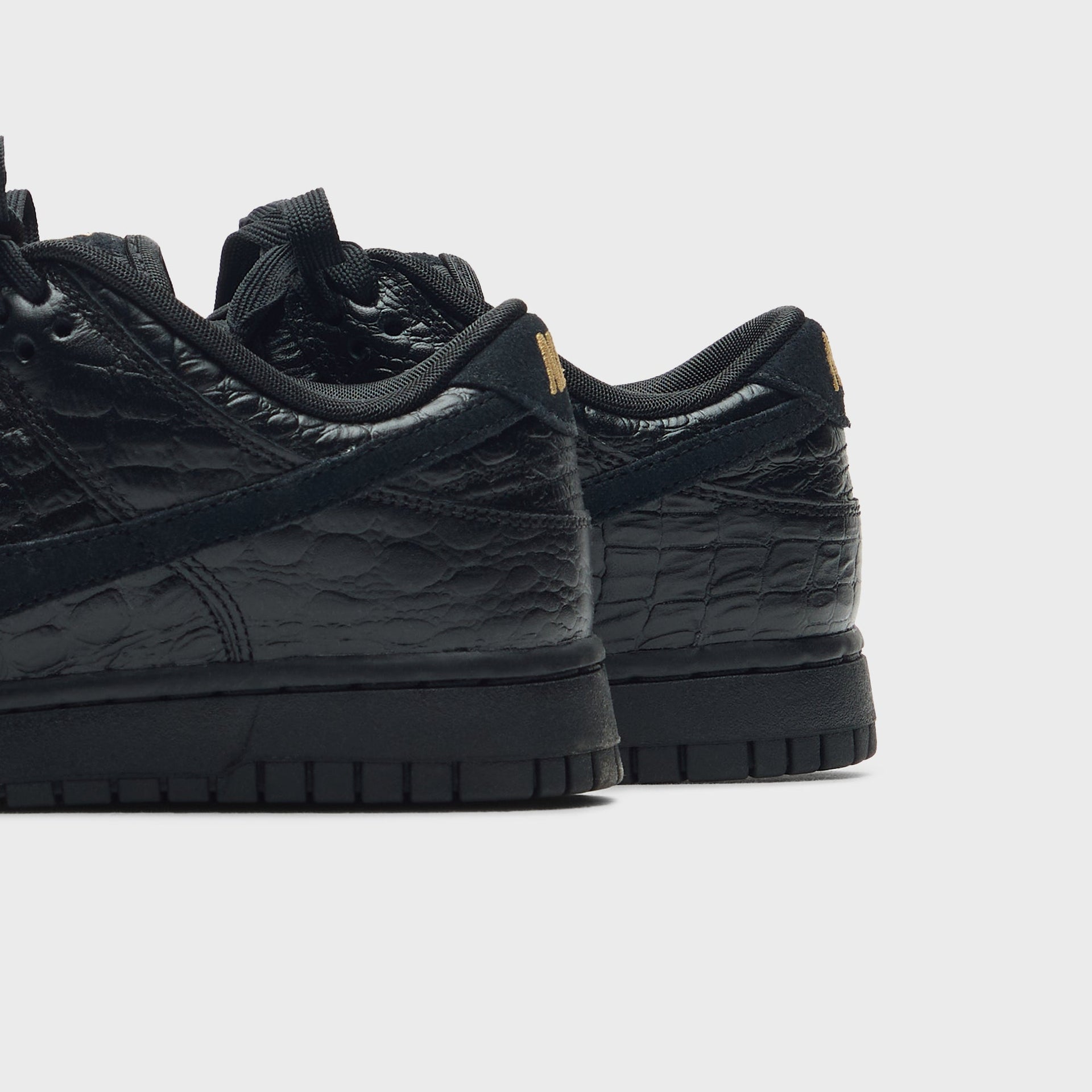 Nike WMNS Dunk Low - Black / Black / Metallic Gold / Off Noir