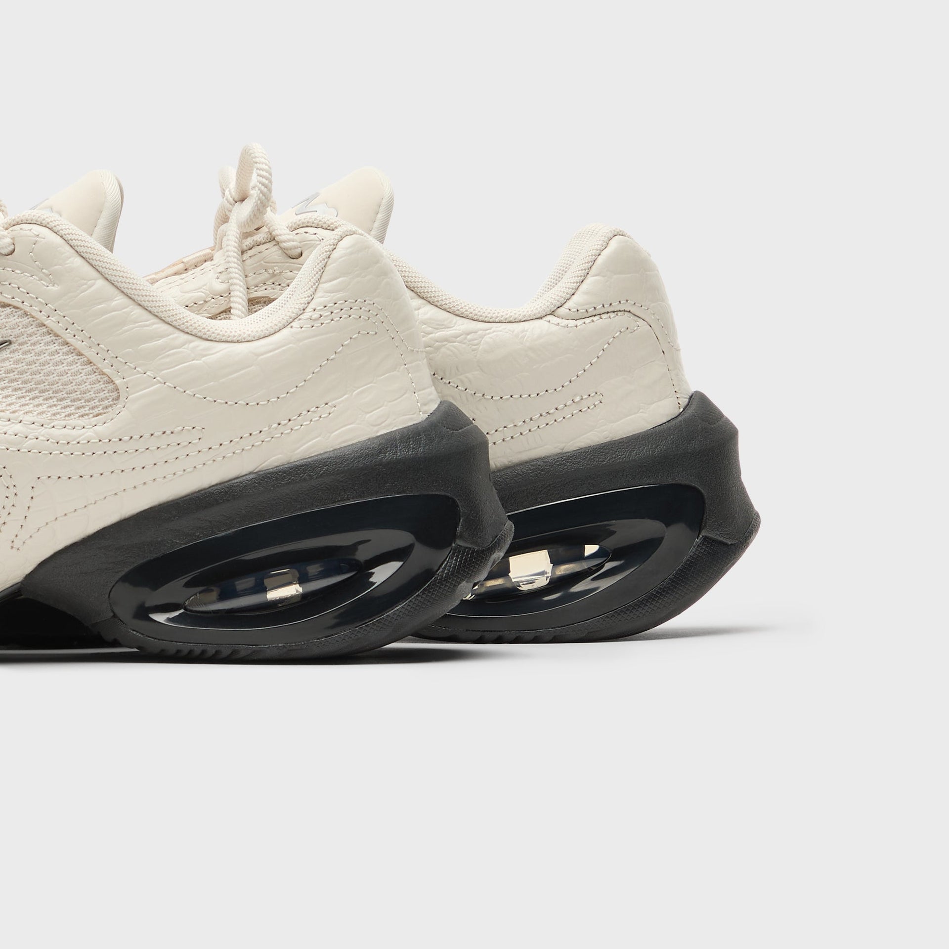 Nike WMNS Air Max Muse SE - Light Orewood Brown / Metallic Silver / Black