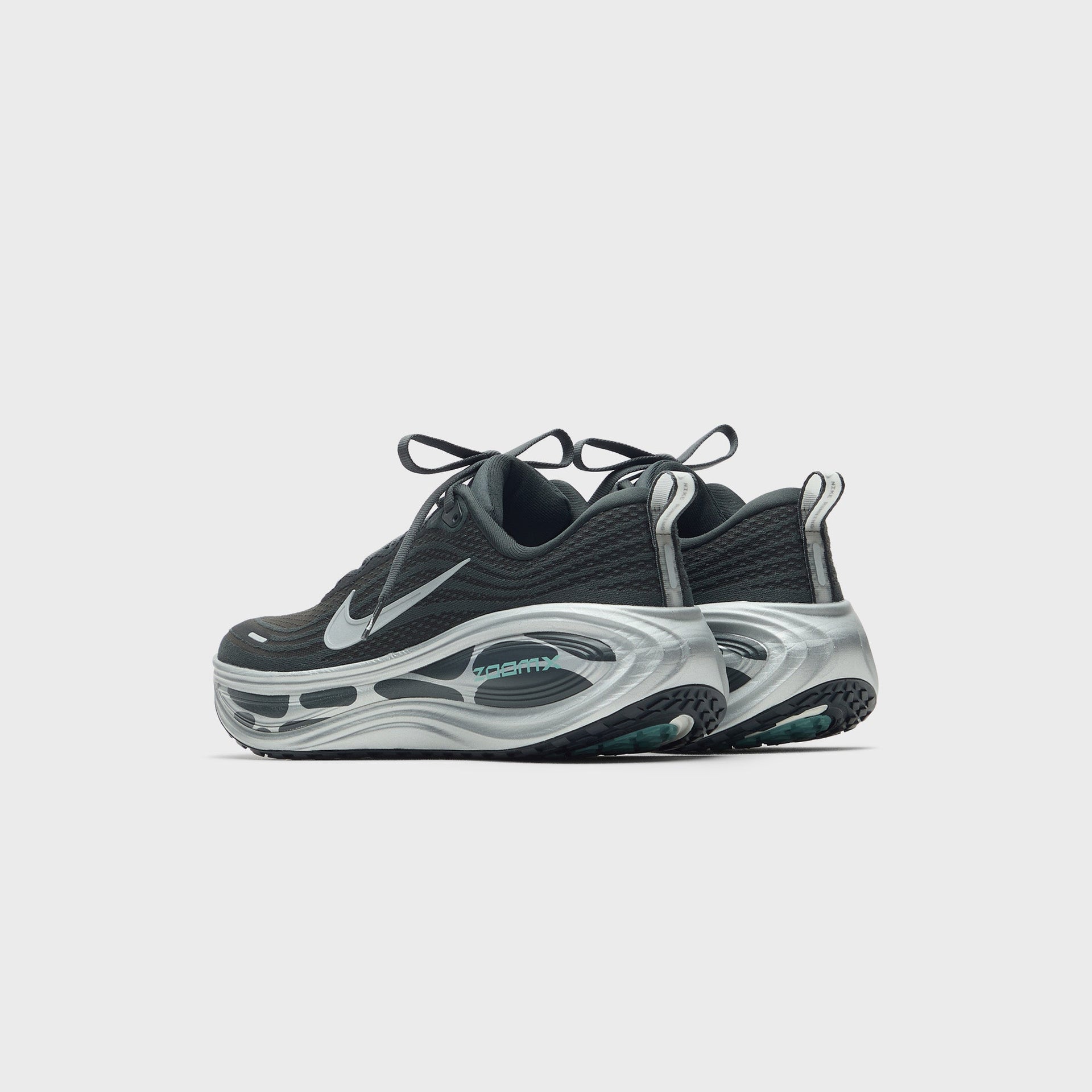 Nike Vomero Plus Anthracite - Reflect Silver / Cannon White