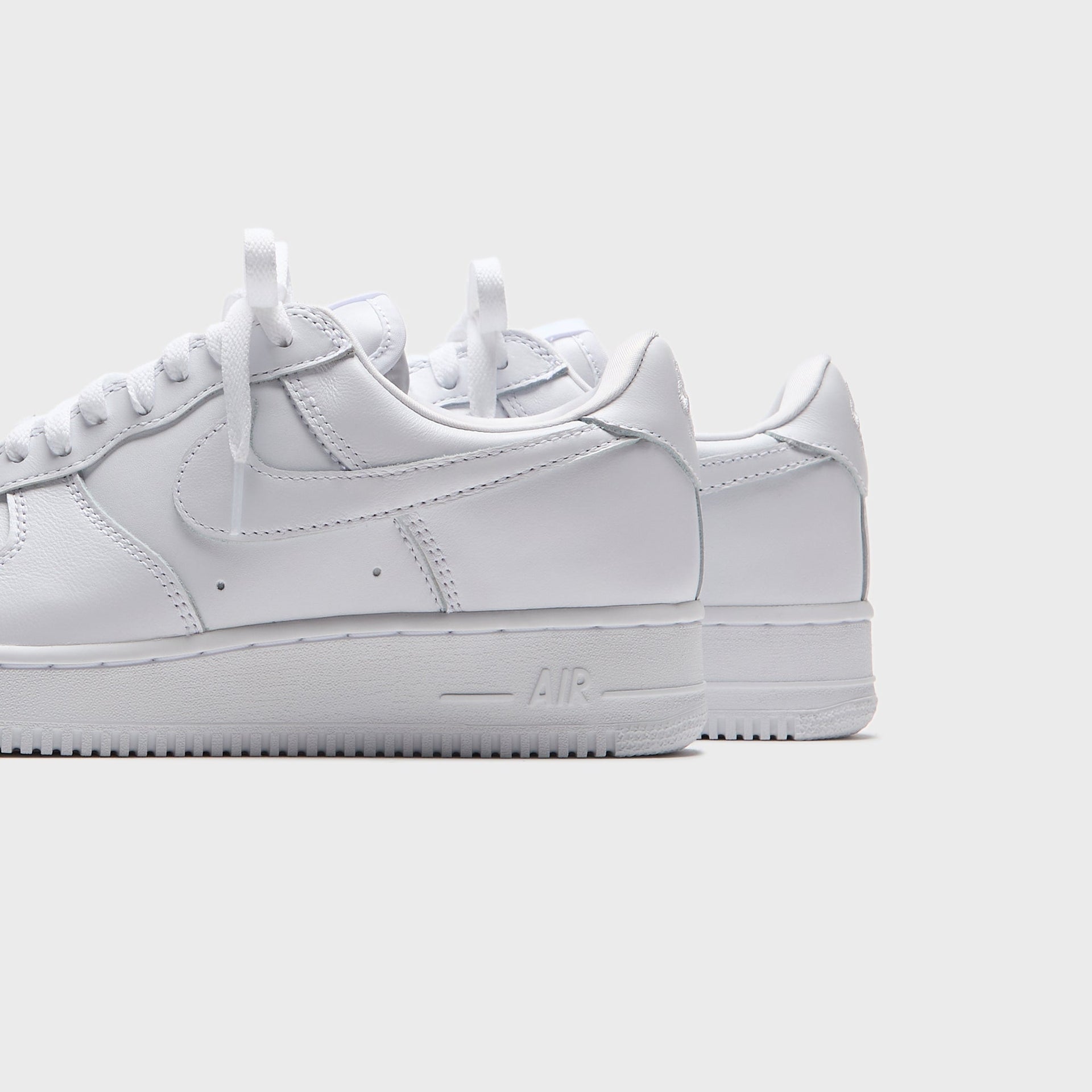 Nike Air Force 1 Low '01 "Triple White" - White