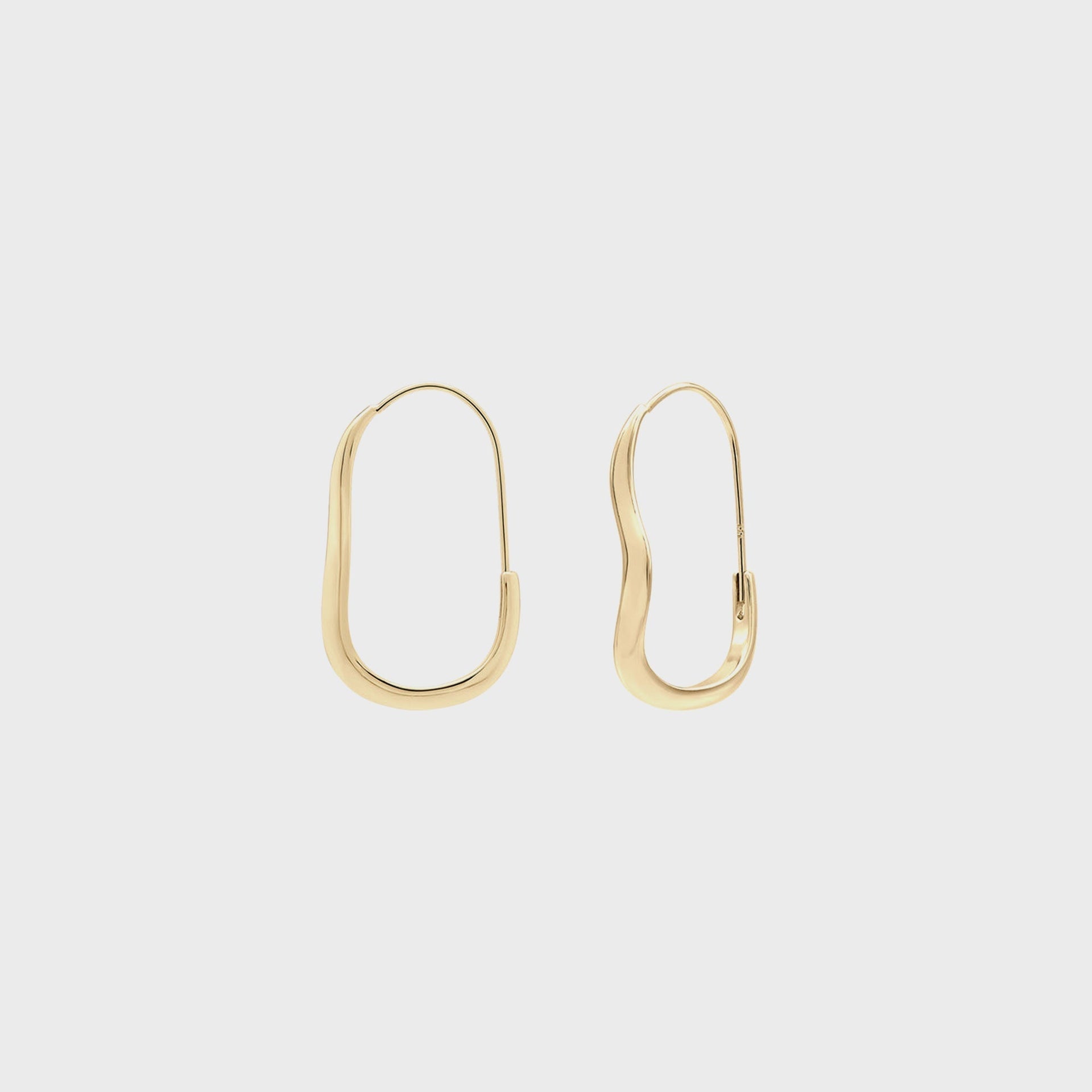 SHASHI Mia Wave Hoop in Gold