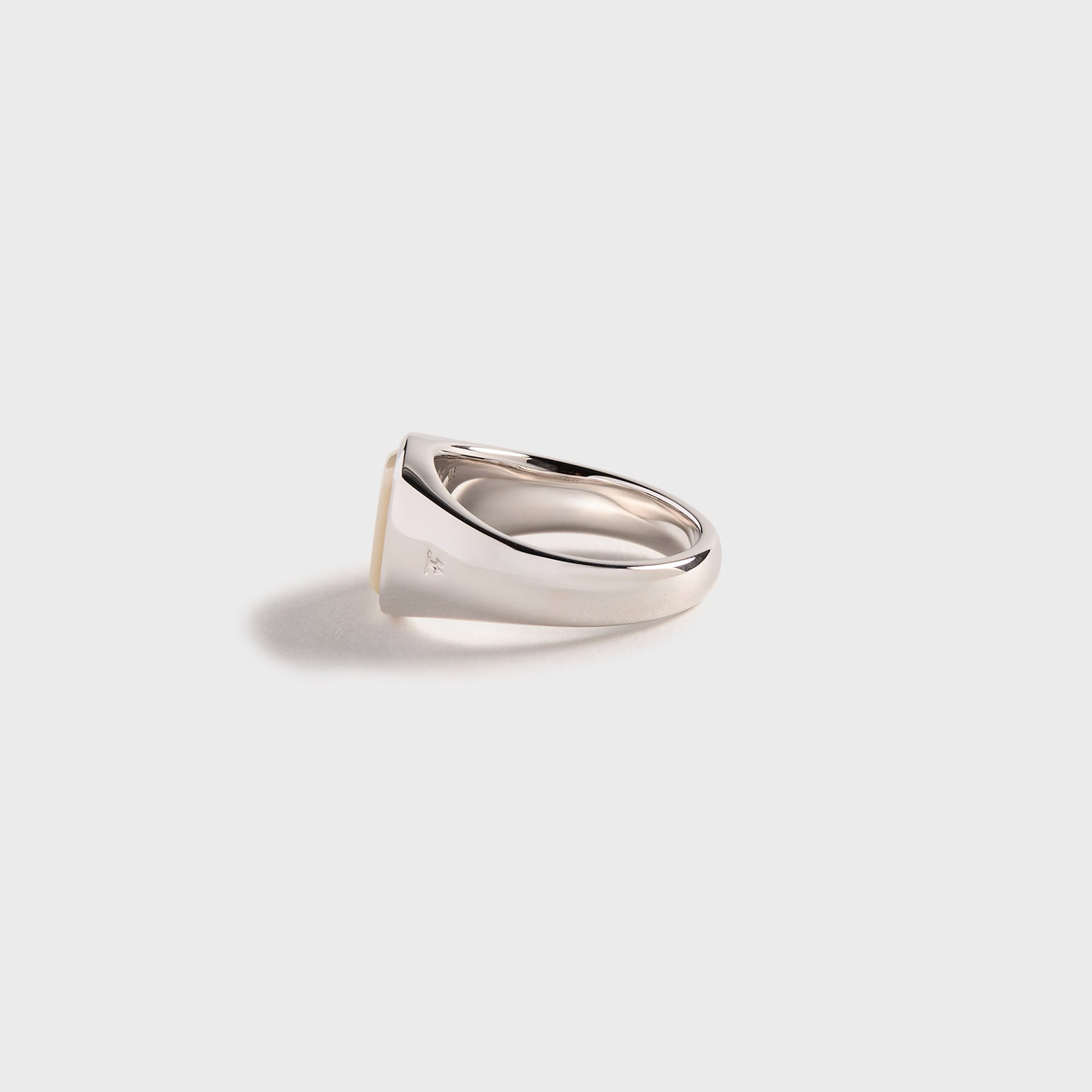 Tom Wood Kay Ring - White / Mother of Pearl