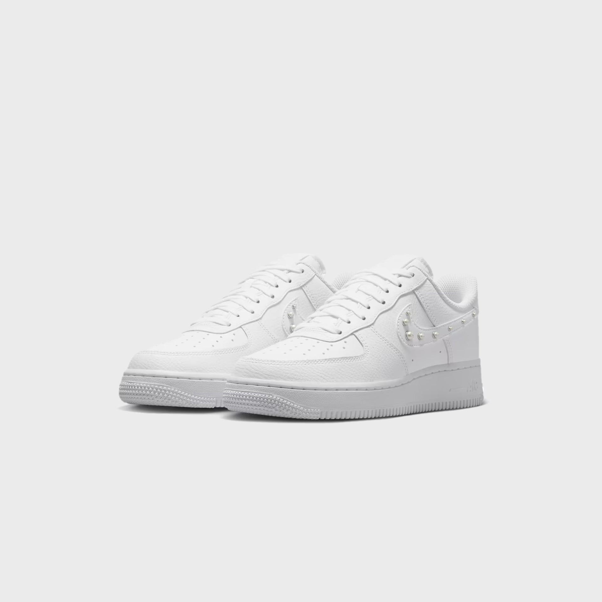 Nike WMNS Air Force 1 '07 - White / Metallic Silver / Pure Platinum