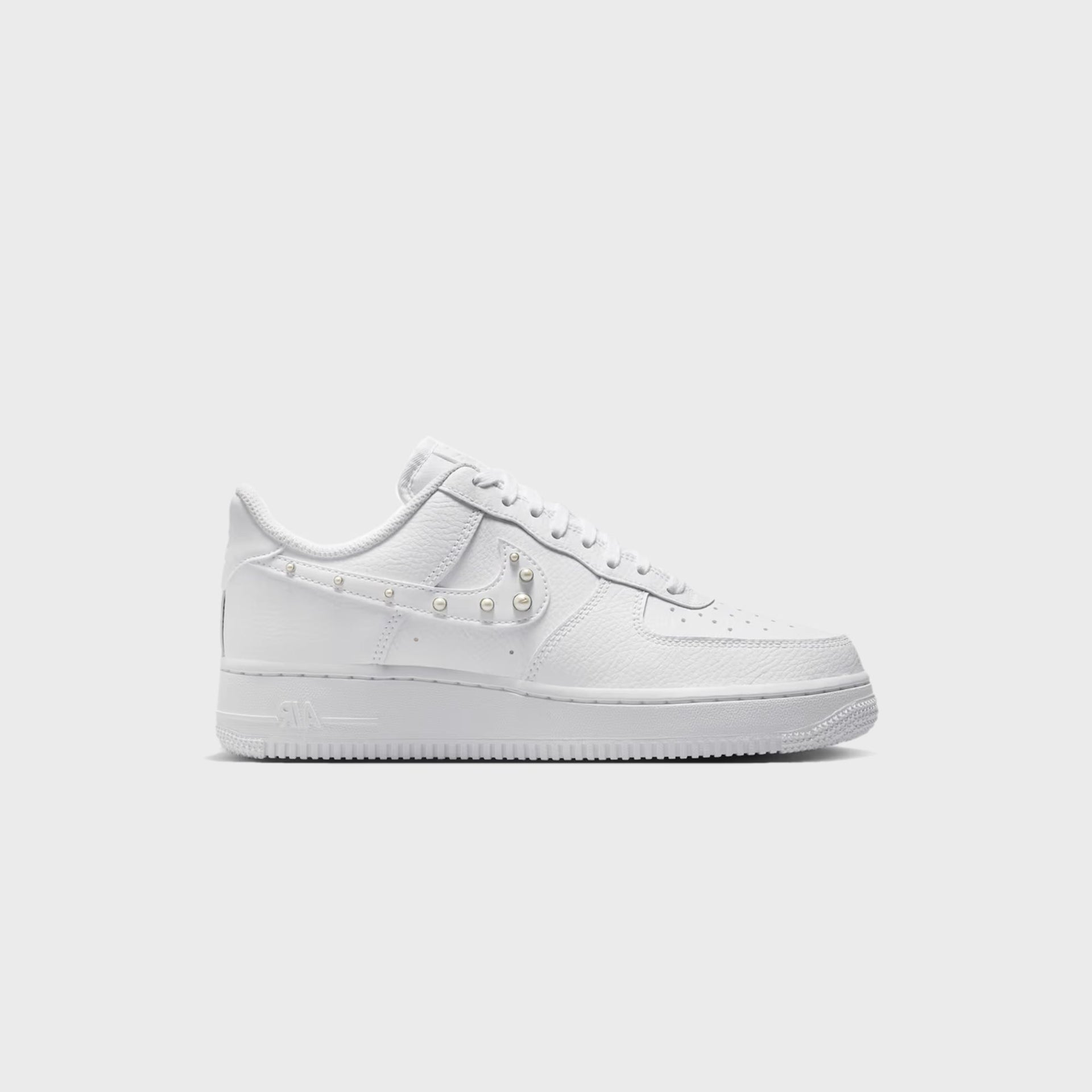 Nike WMNS Air Force 1 '07 - White / Metallic Silver / Pure Platinum