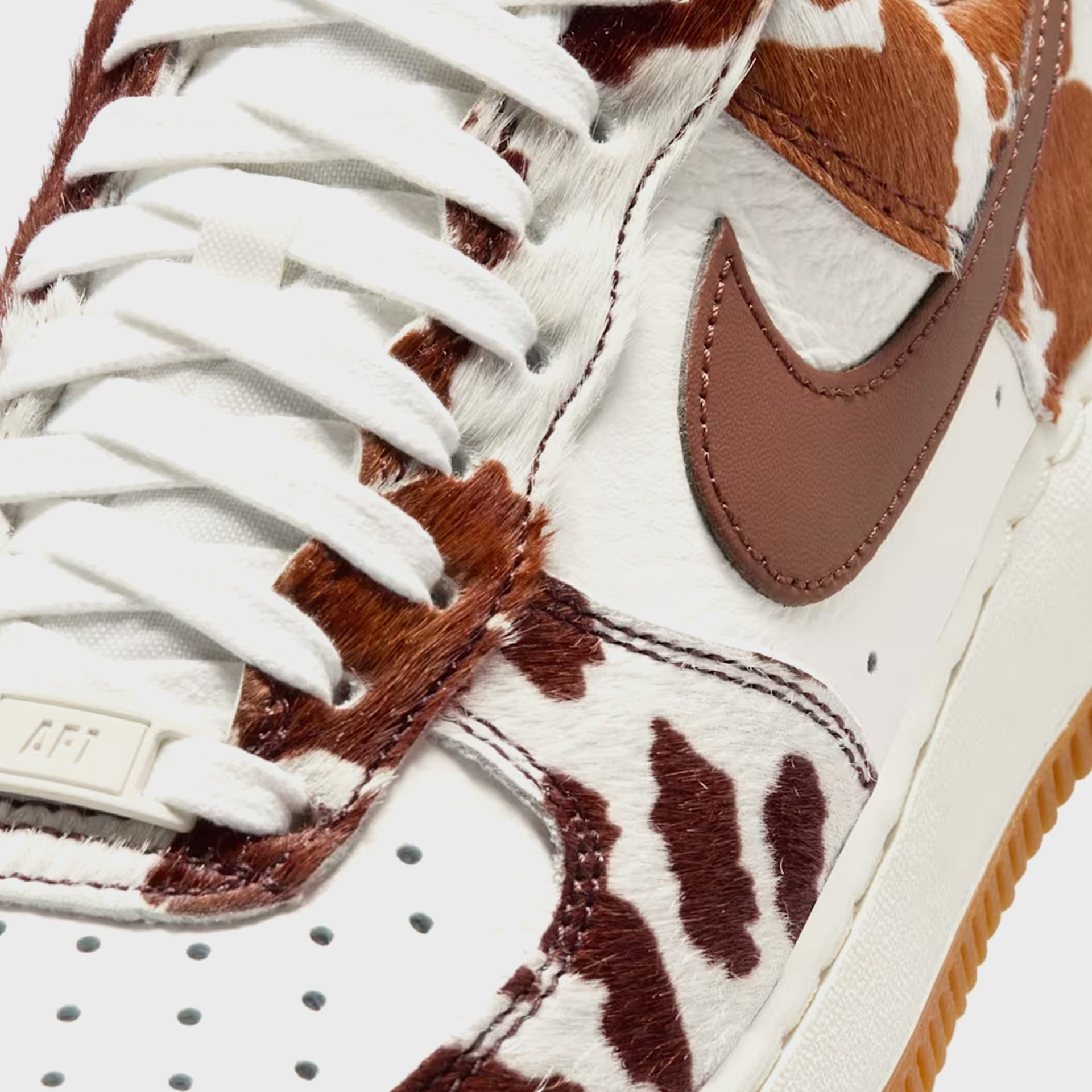Nike WMNS Air Force 1 '07 "Cow Print" - Field Brown / Gum Medium Brown / Sail