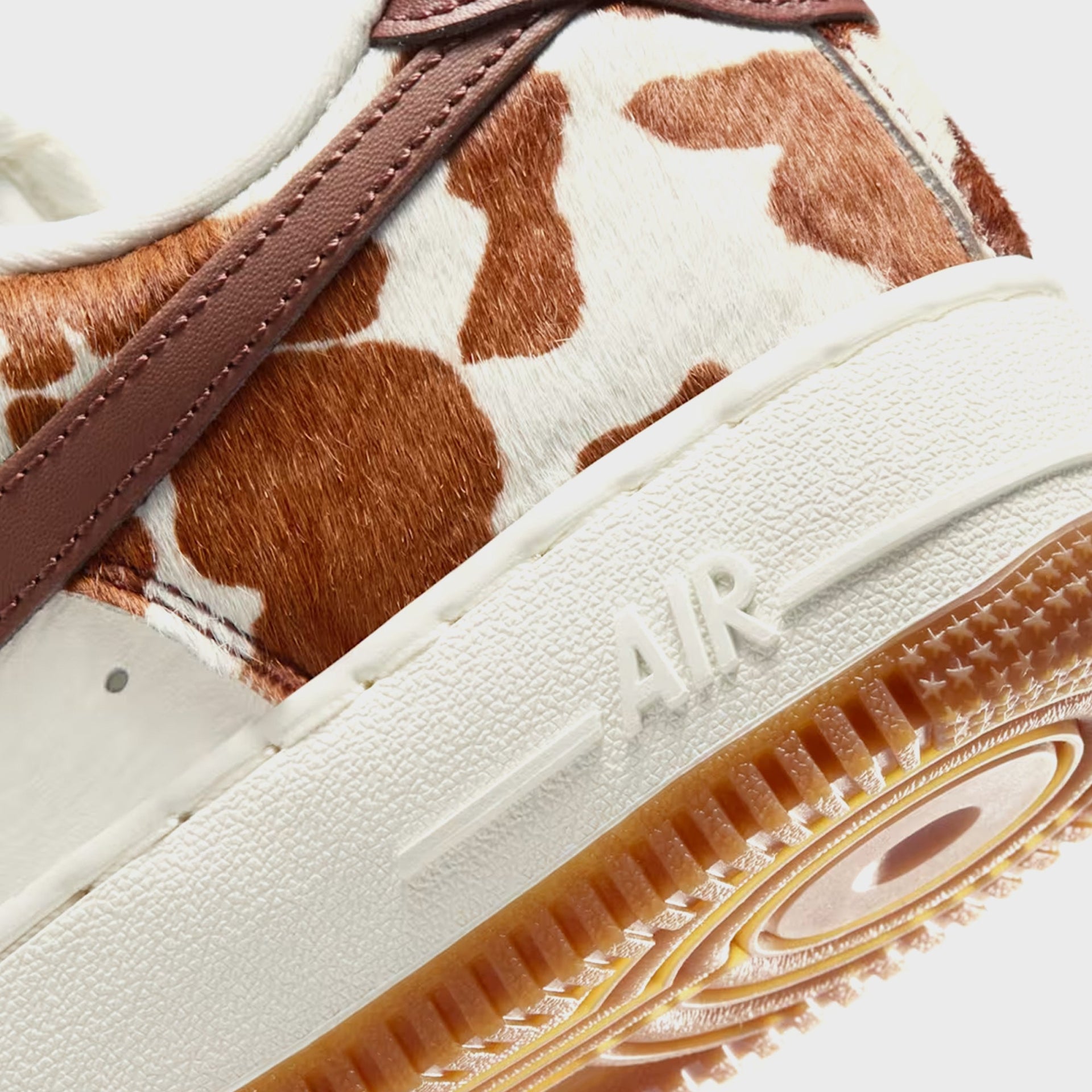 Nike WMNS Air Force 1 '07 "Cow Print" - Field Brown / Gum Medium Brown / Sail