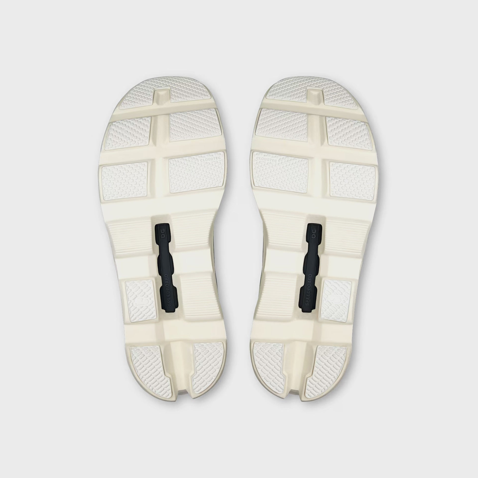 On Running WMNS Cloudboom Max - White / Black