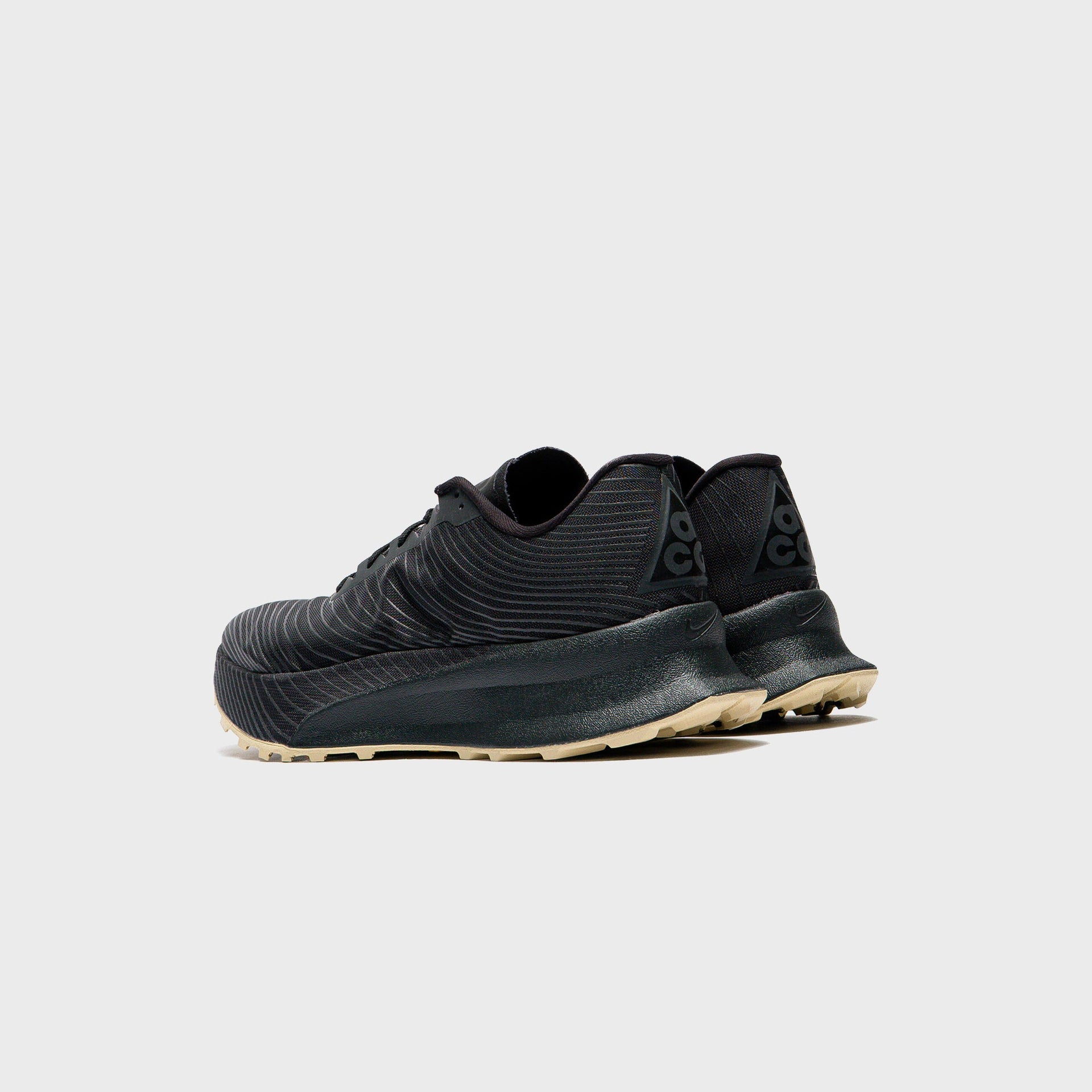 Nike ACG Ultrafly Trail - Black / Dark Smoke Grey