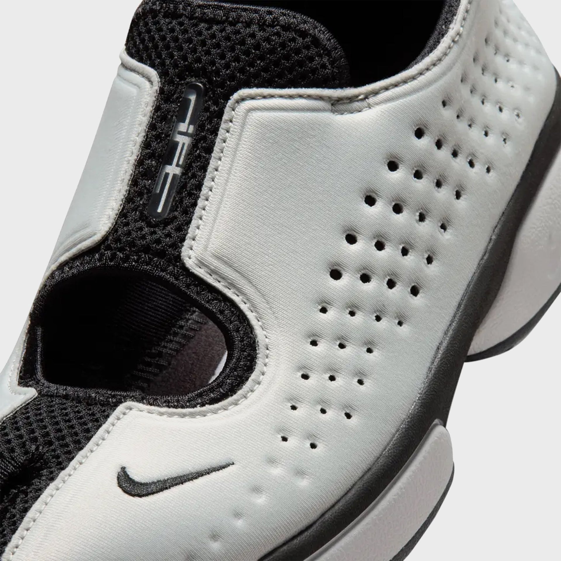 Nike WMNS Rift 2 - Black / Metallic Silver
