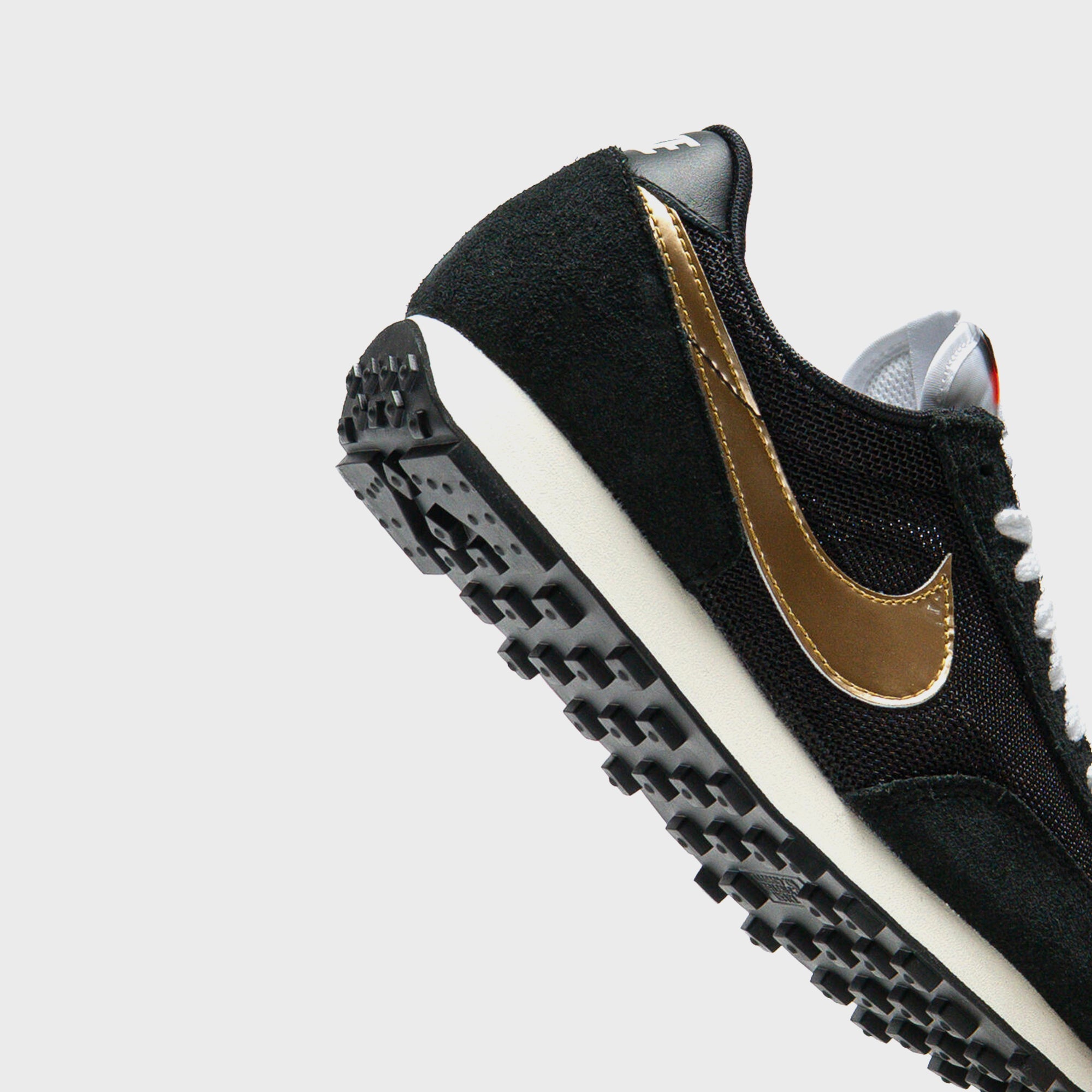nike daybreak gold black