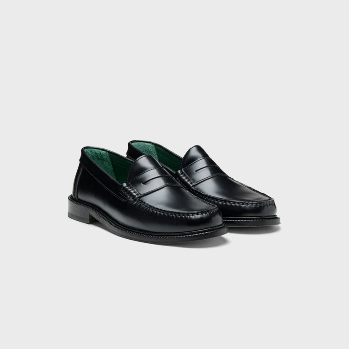 VINNY's Yardee Moccasin Loafer - Black